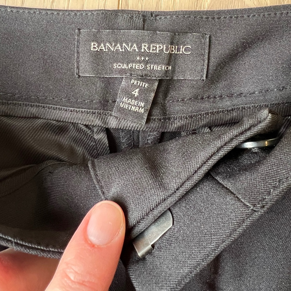 Banana Republic Ankle/Sculpted Stretch Fit Pants- Black and Size 4 Petite